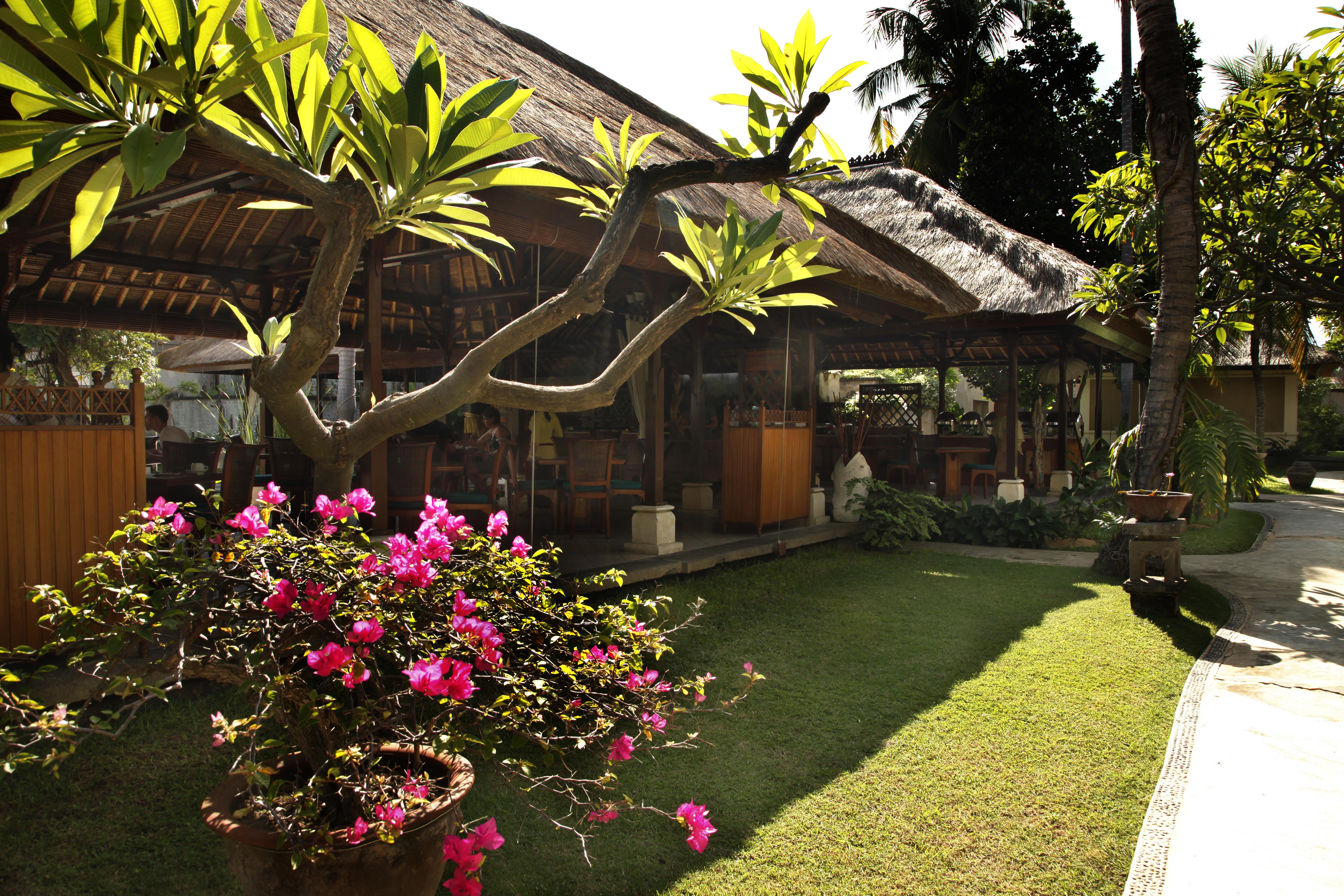 Puri Bagus Lovina Hotel Exterior foto