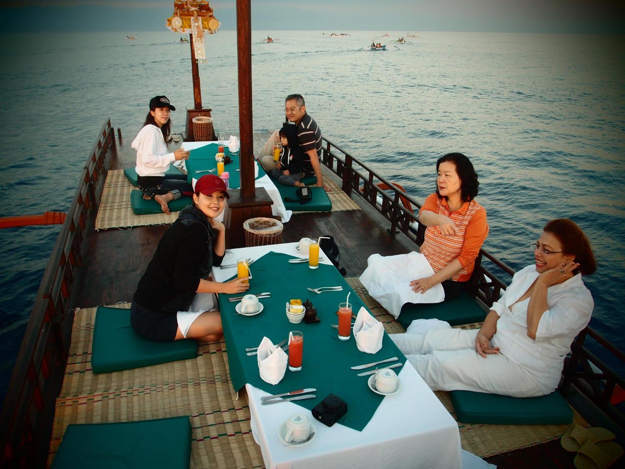 Puri Bagus Lovina Hotel Exterior foto