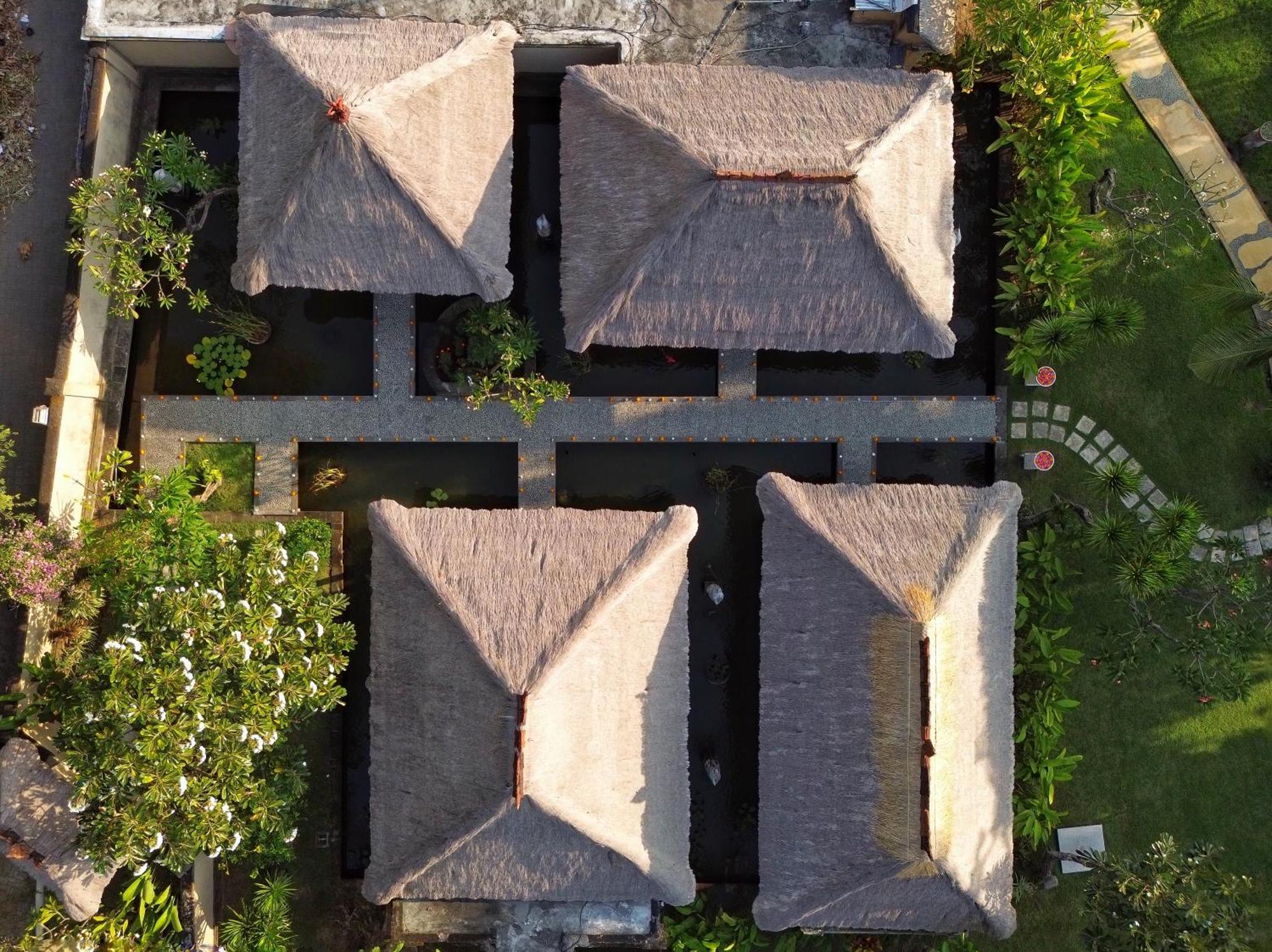 Puri Bagus Lovina Hotel Exterior foto