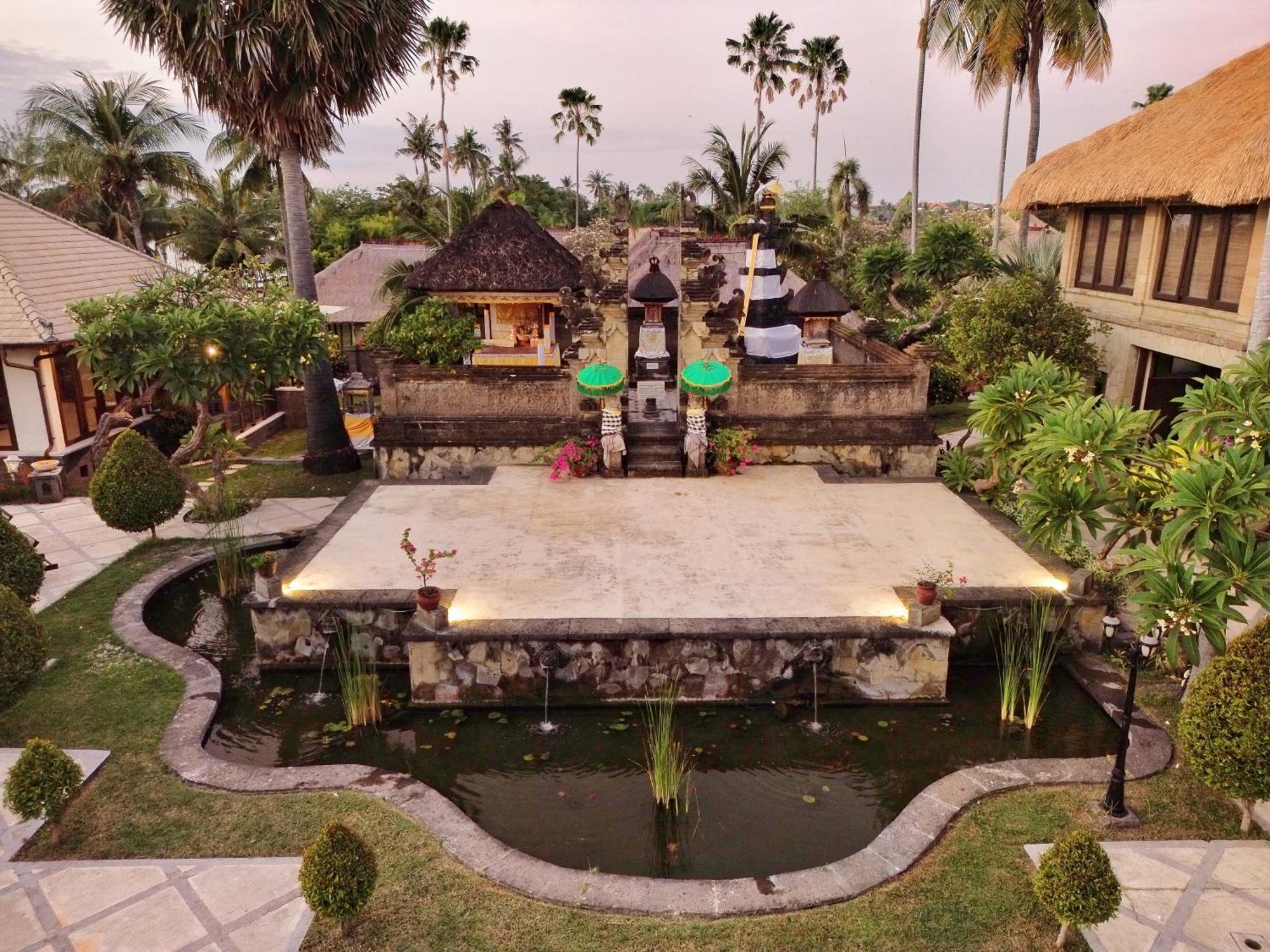 Puri Bagus Lovina Hotel Exterior foto