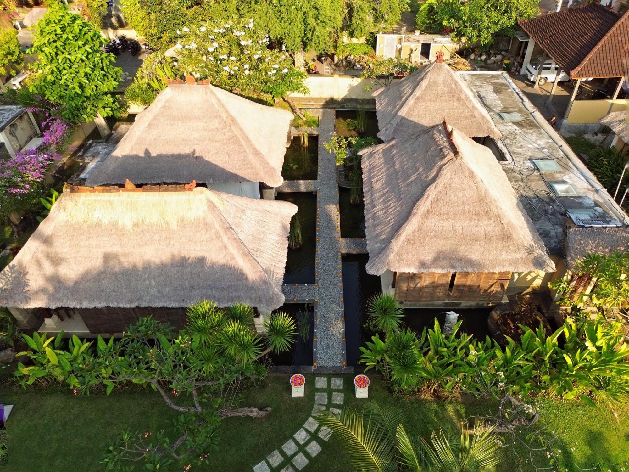 Puri Bagus Lovina Hotel Exterior foto