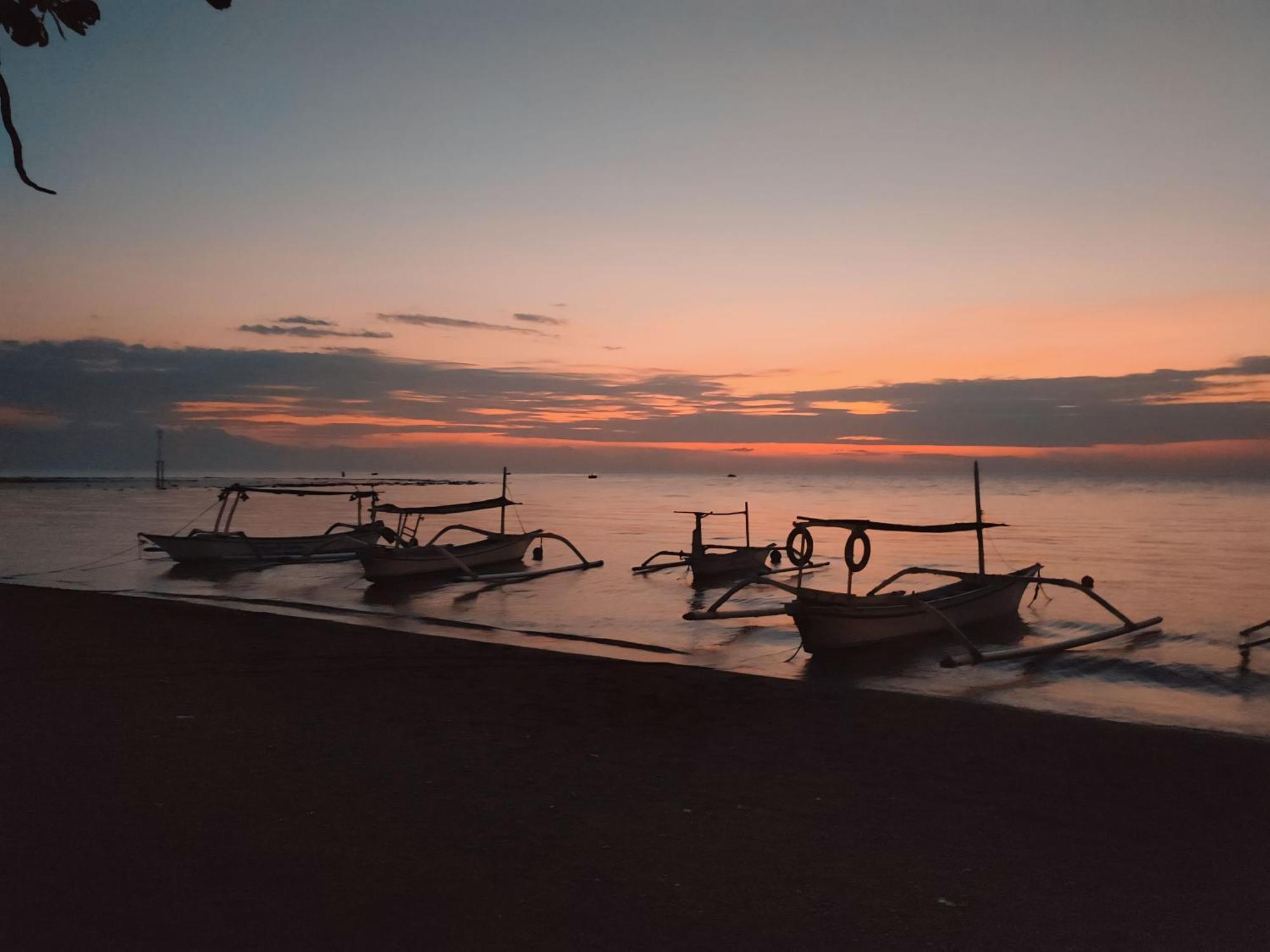 Puri Bagus Lovina Hotel Exterior foto